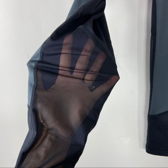 Zella Black & Gray Mesh Capri Yoga Leggings XS - Picture 3 of 8
